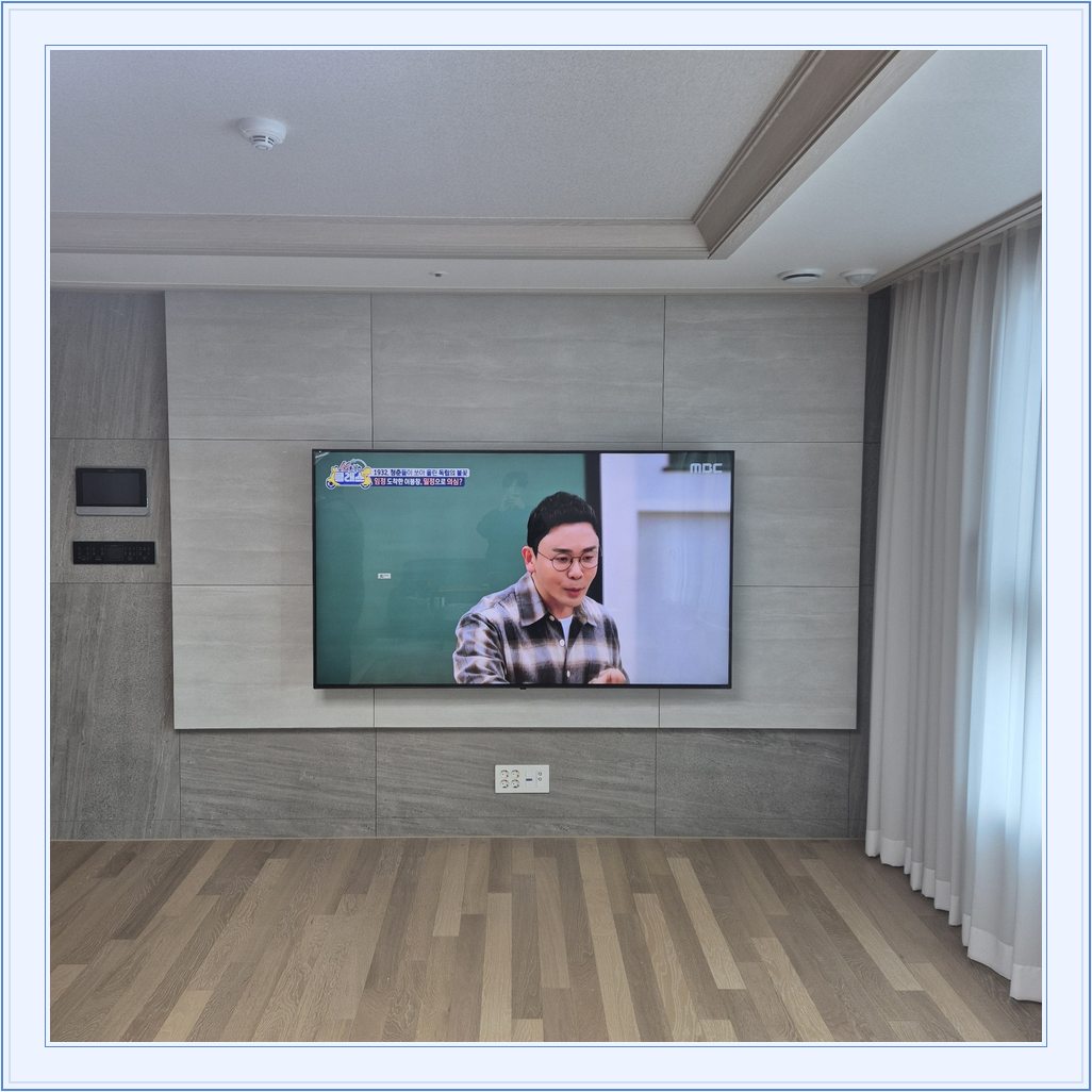 벽걸이TV 설치 참고 사진 5-3, TV와 벽면 배치