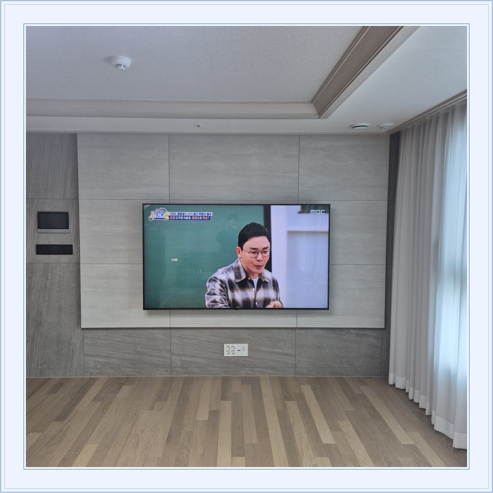 벽걸이TV 설치 참고 사진 7-2, TV와 벽면 배치