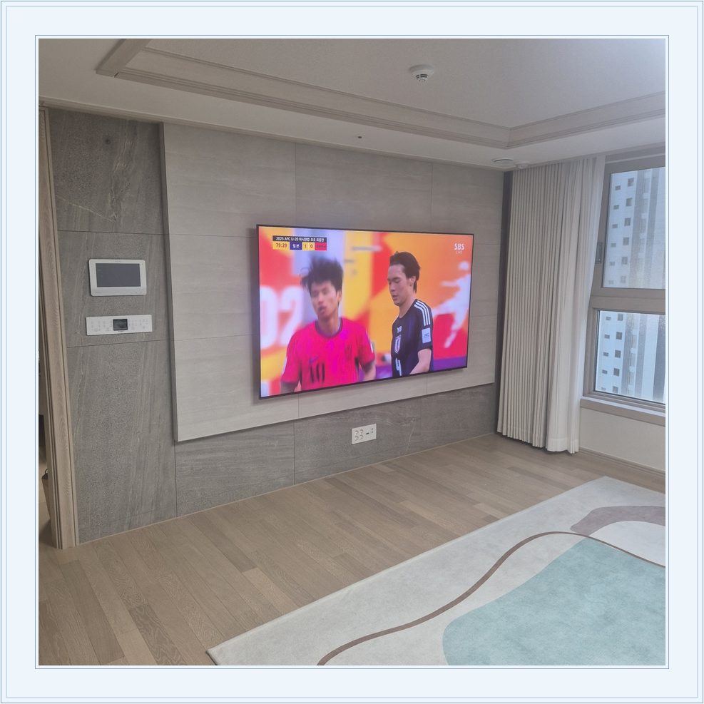 벽걸이TV 설치 참고 사진 13-2, TV와 벽면 배치