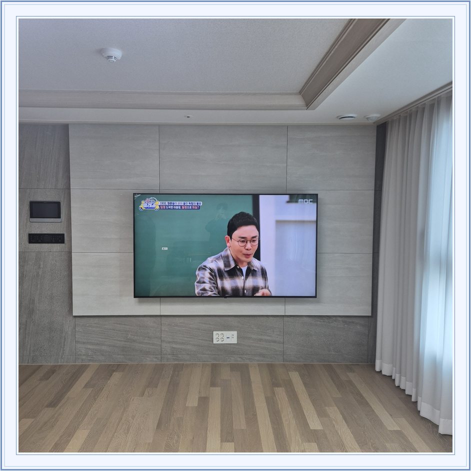 벽걸이TV 설치 참고 사진 21-3, TV와 벽면 배치