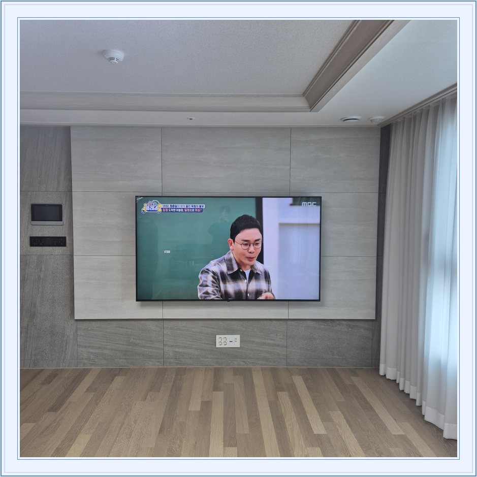 벽걸이TV 설치 참고 사진 47-2, TV와 벽면 배치
